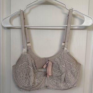 Victoria's Secret Lace Bra in Cream and Pink